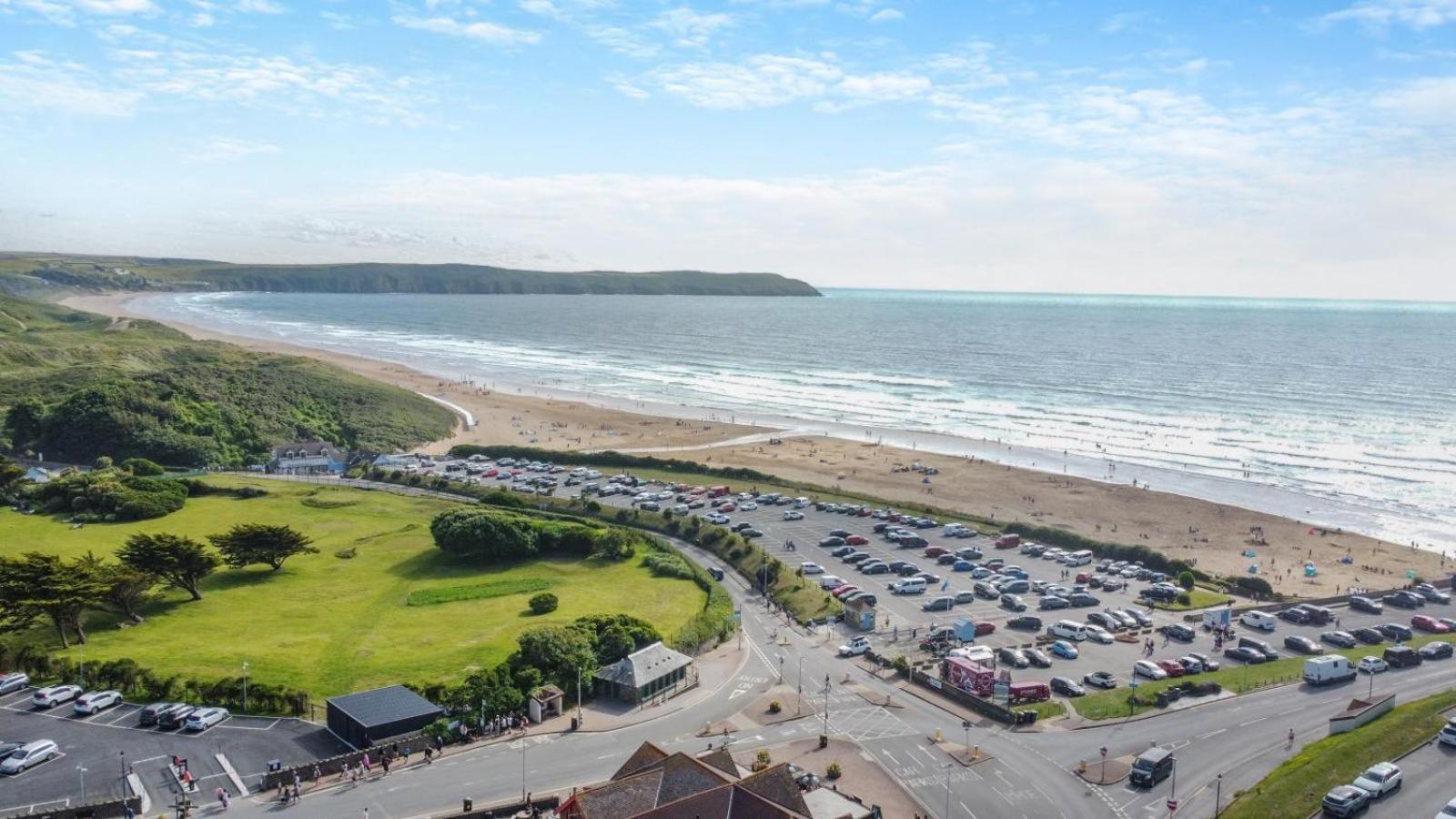 Byron - Luxury Self-Catering Coastal Apartment At The Heart Of Woolacombe With Heated Indoor Pool & Gym - 4 Minutes Walk To Beach! 6 Middlecombe Екстериор снимка